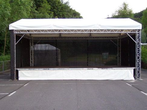 Bühne mit Dach Traversensystem 8x9m